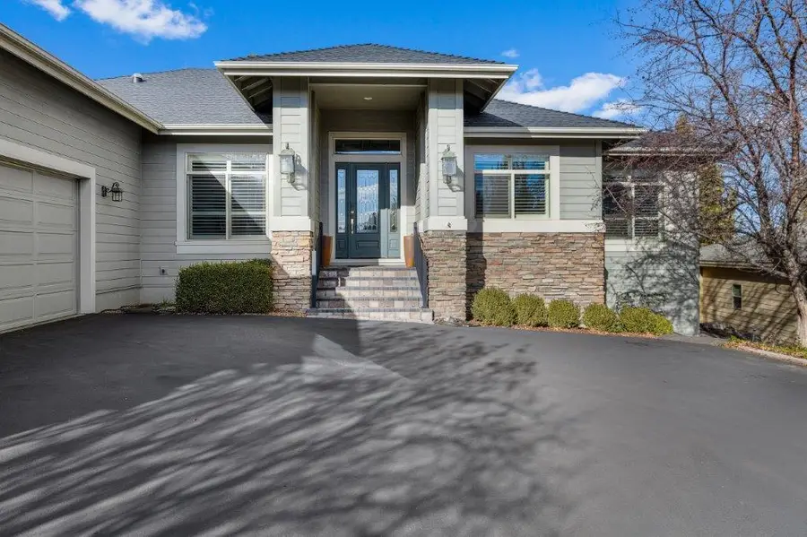 825 Victoria Falls, Redmond, OR 97756 - Image #3