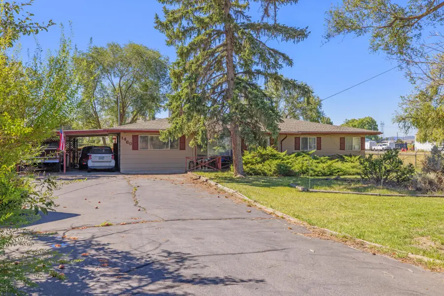 1460 Joe Wright, Klamath Falls, OR 97603 - Image #2