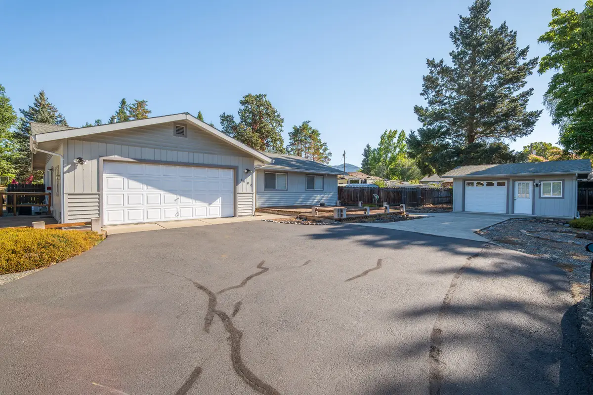 1060 SE Oriole, Grants Pass, OR 97526 - Image #1