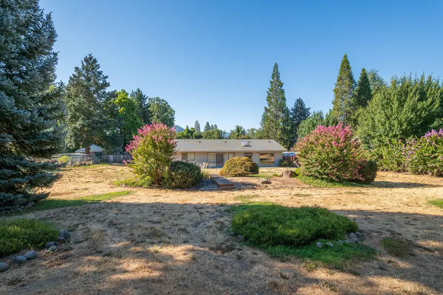 1060 SE Oriole, Grants Pass, OR 97526 - Image #2