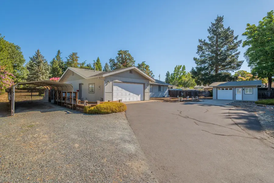 1060 SE Oriole, Grants Pass, OR 97526 - Image #3