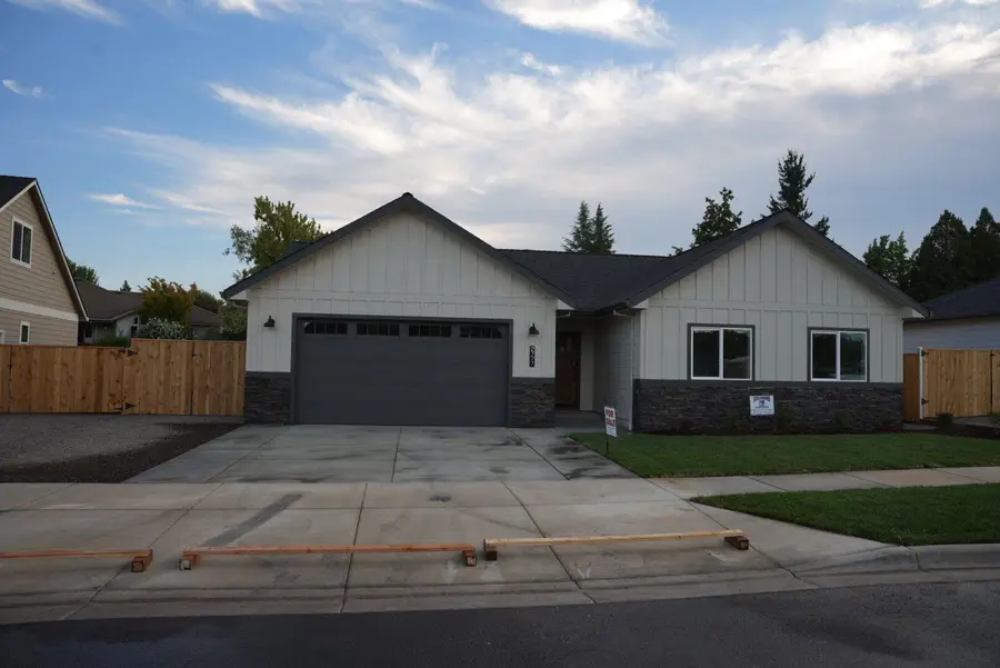 2777 Roberts, Medford, OR 97504 - Image #2