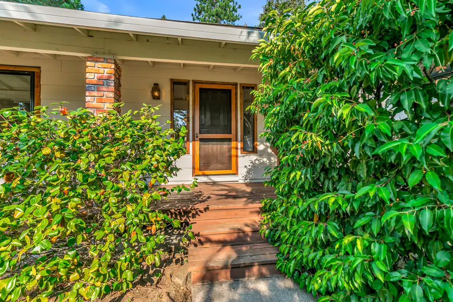 1015 Oneida, Ashland, OR 97520 - Image #2