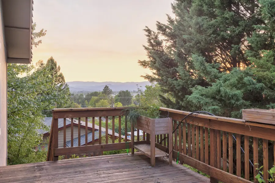 1752 NE Foothill, Grants Pass, OR 97526 - Image #2