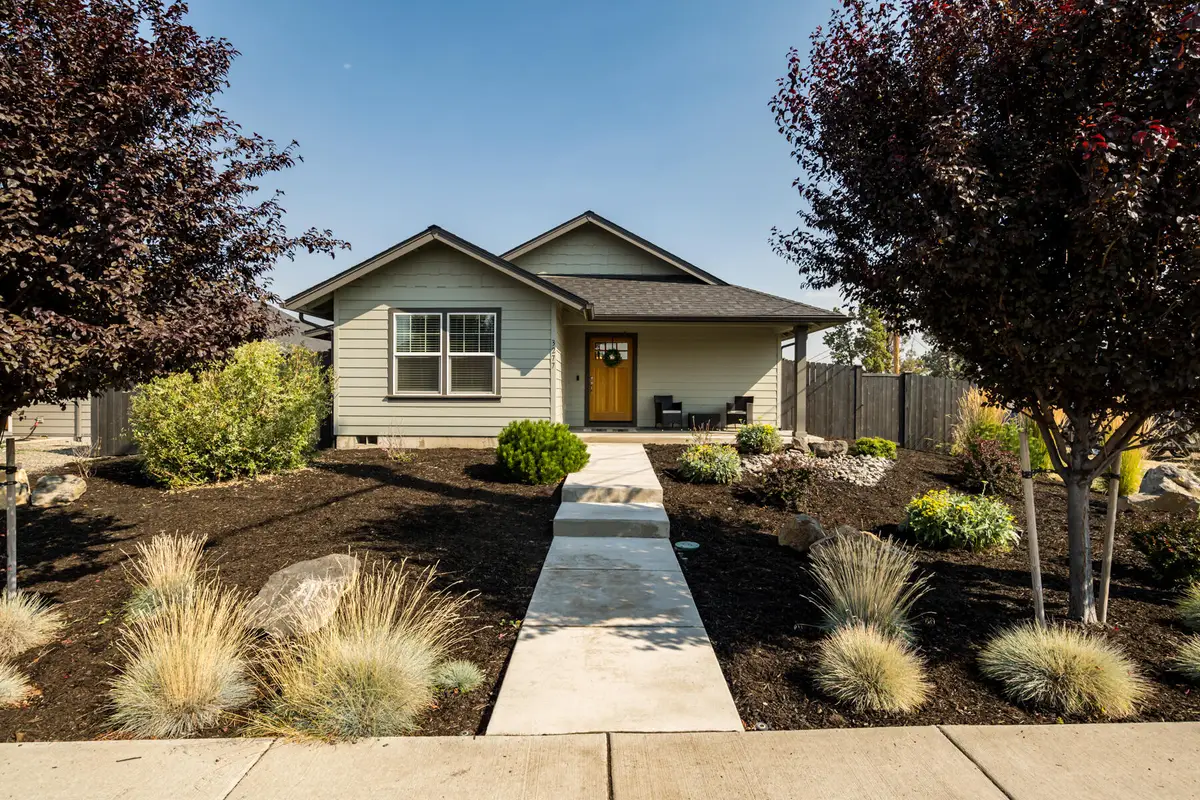 3277 W Antler Avenue, Redmond, OR 97756 - Image #1