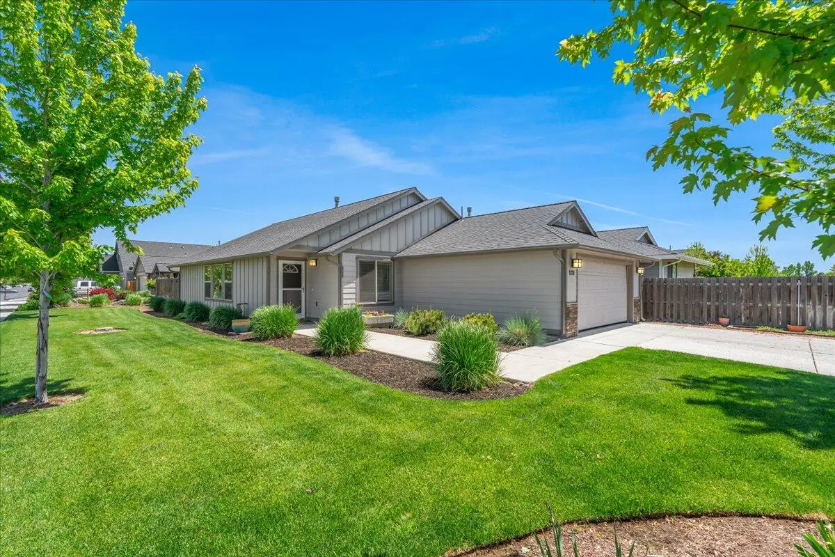 1370 NW 21st Street, Redmond, OR 97756 - #1