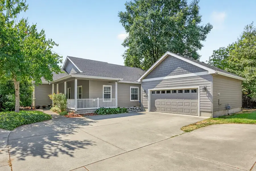 407 Silver Creek, Central Point, OR 97502 - Image #2