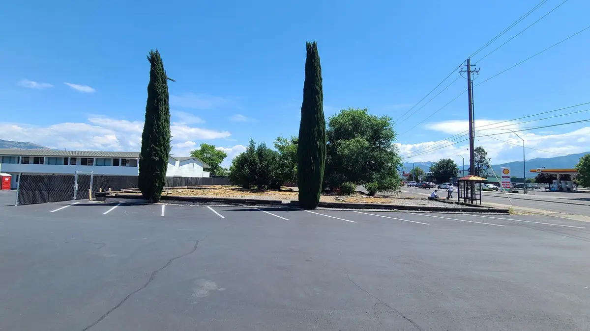 1015 S Riverside, Medford, OR 97501 - Image #1