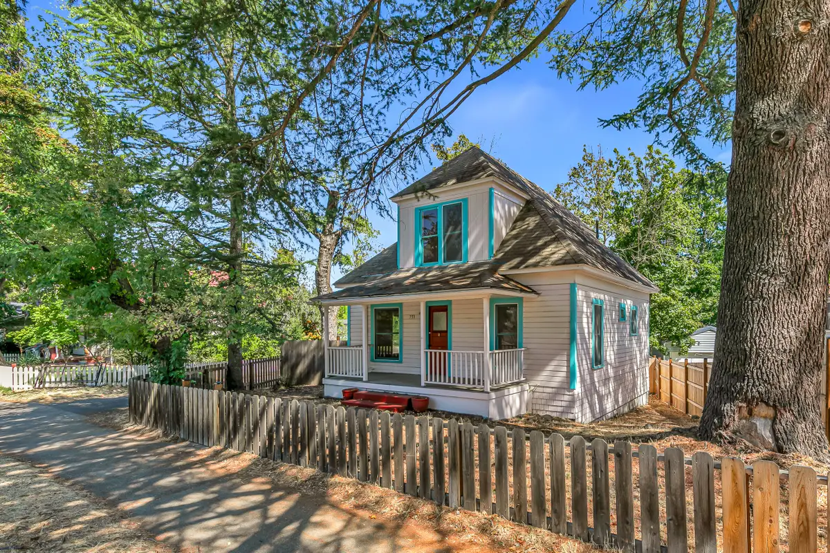 753 Siskiyou, Ashland, OR 97520 - Image #1