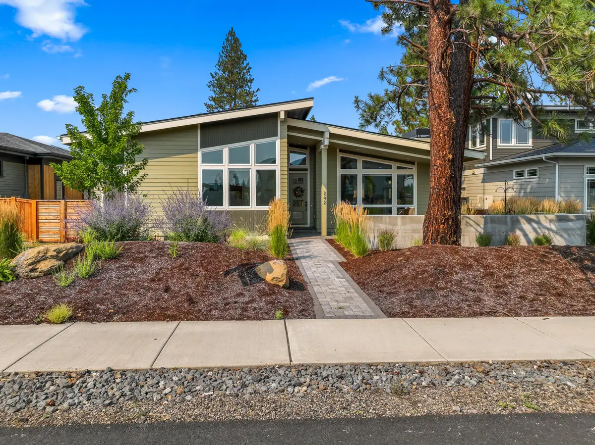 242 W Lundgren Mill, Sisters, OR 97759 - Image #1