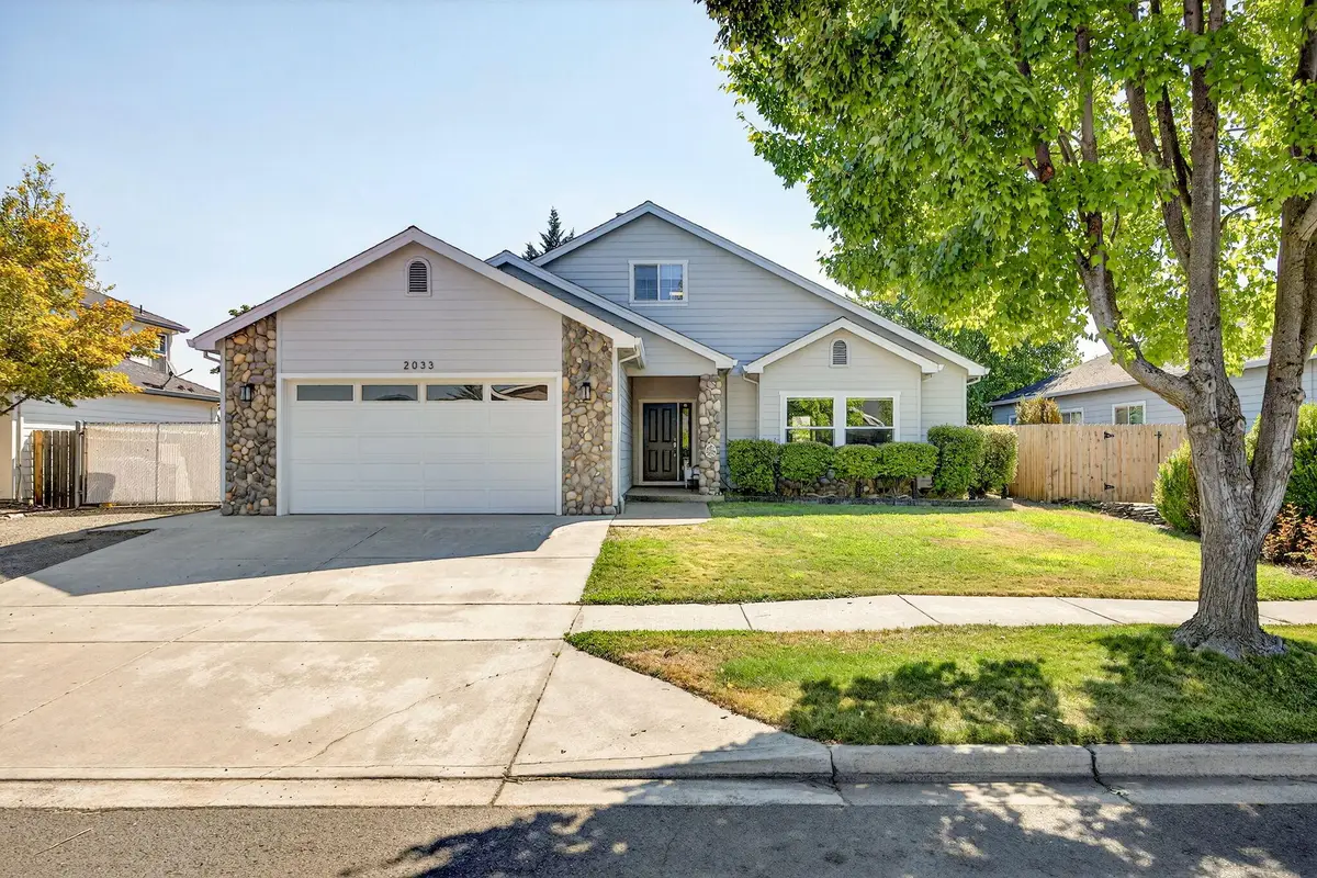 2033 Fallen Leaf, Medford, OR 97501 - Image #1