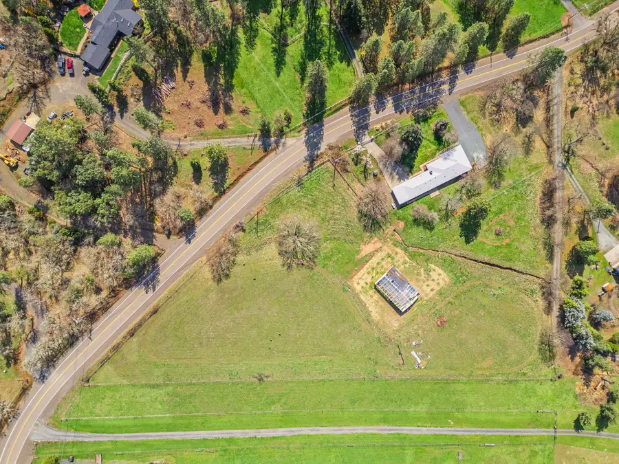 1913 Wards Creek, Rogue River, OR 97537 - Image #2