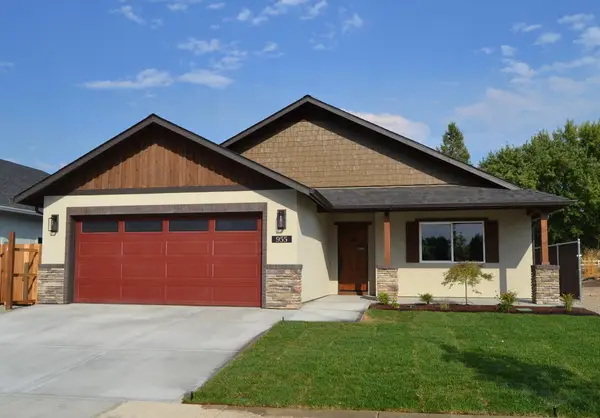 955 SW Buckmaster, Grants Pass, OR 97527