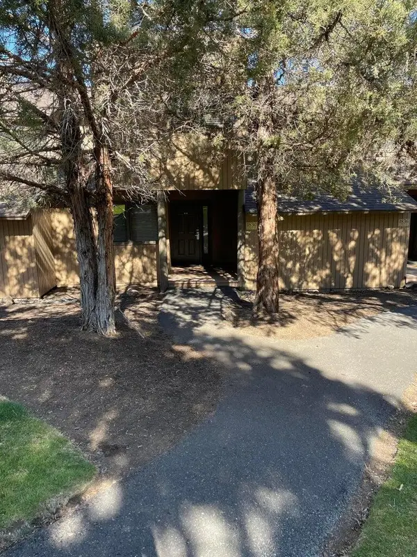 1830 Redtail Hawk, Redmond, OR 97756