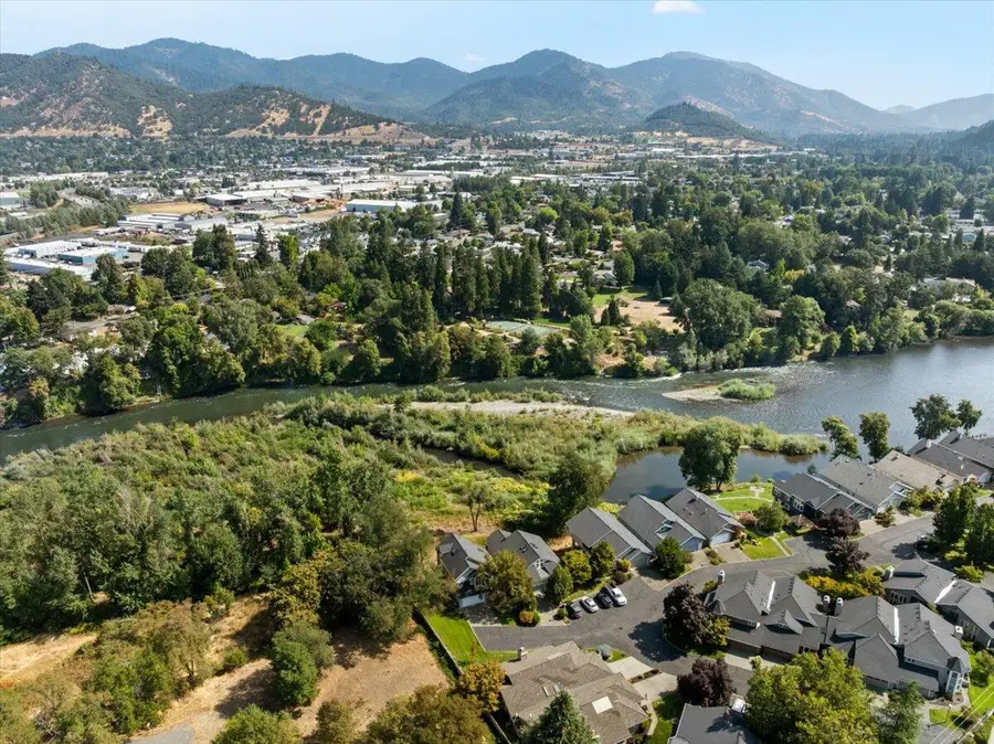 900 SE Mystic, Grants Pass, OR 97527 - Image #3