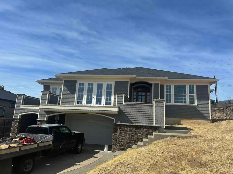 591 Whitney, Medford, OR 97504 - Image #2