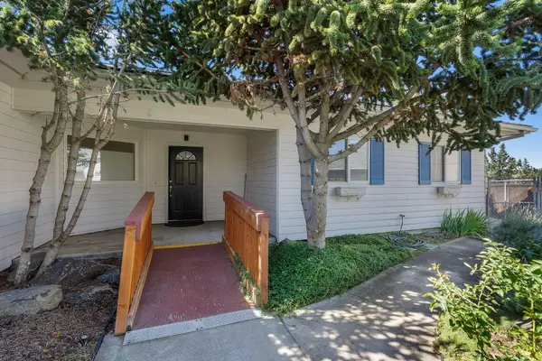 330 NE Hillcrest, Madras, OR 97741