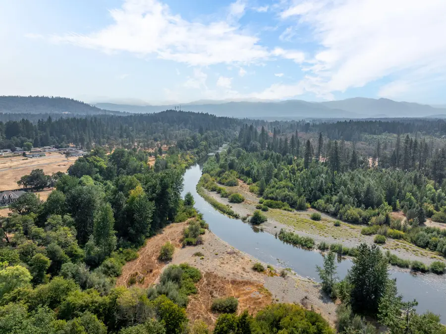 601 E Forks, Cave Junction, OR 97523 - Image #2