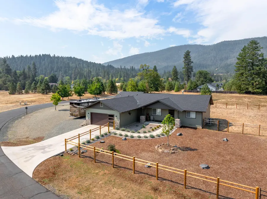 601 E Forks, Cave Junction, OR 97523 - Image #3