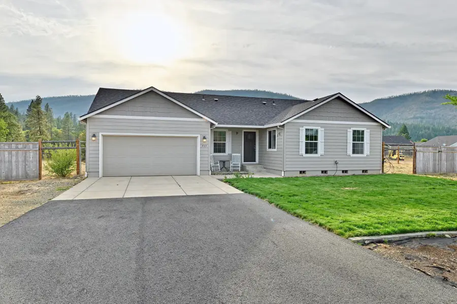 585 E Forks, Cave Junction, OR 97523 - Image #2