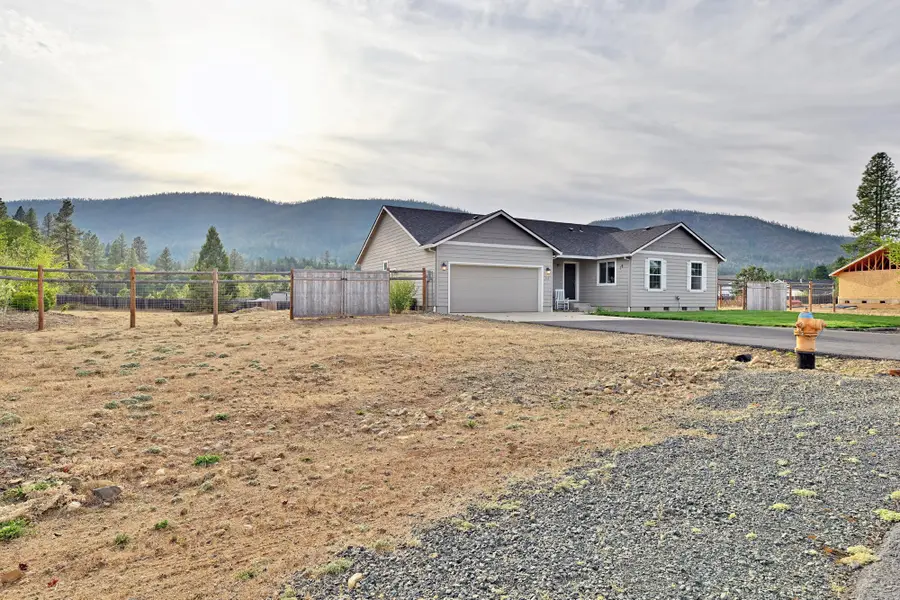 585 E Forks, Cave Junction, OR 97523 - Image #3