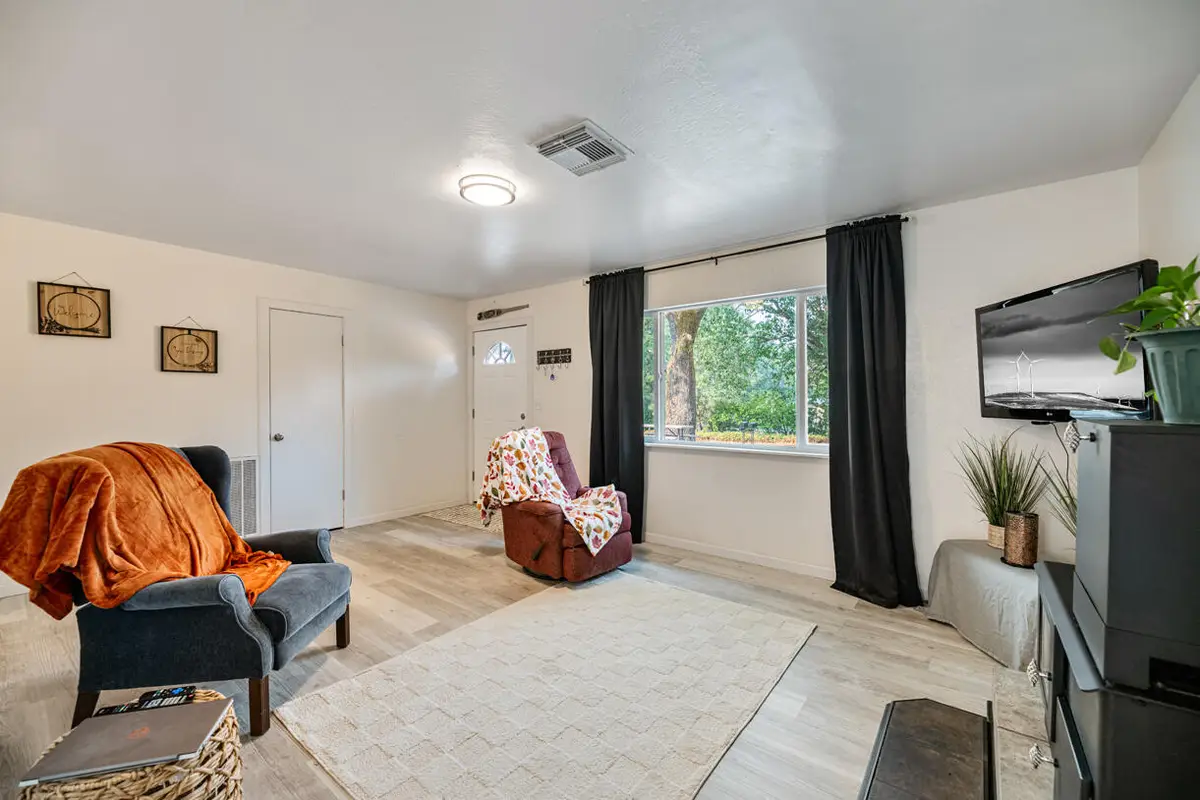 221 Acorn, Merlin, OR 97532 - Image #1