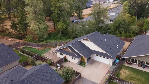 1746 SW Waterstone, Grants Pass, OR 97527