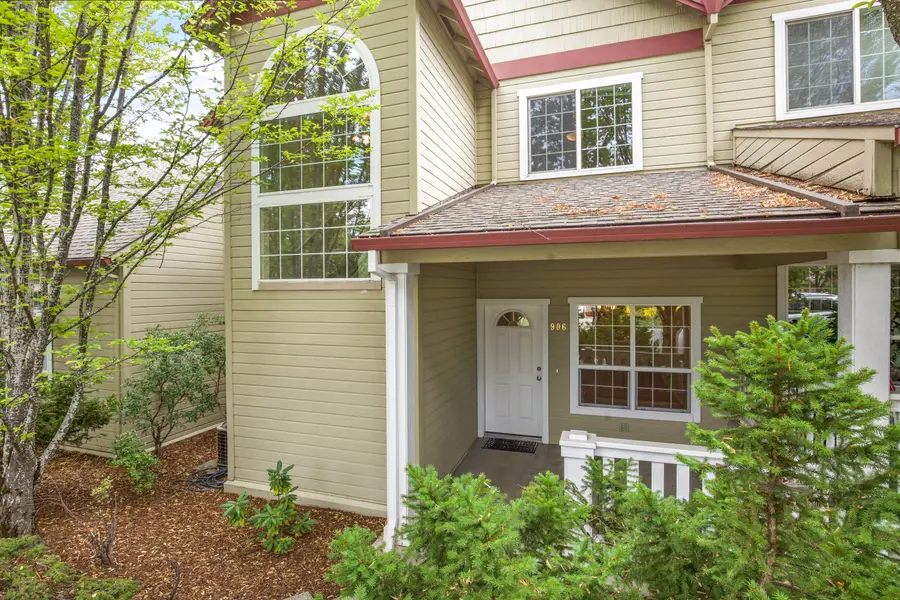 906 Mary Jane, Ashland, OR 97520 - Image #2