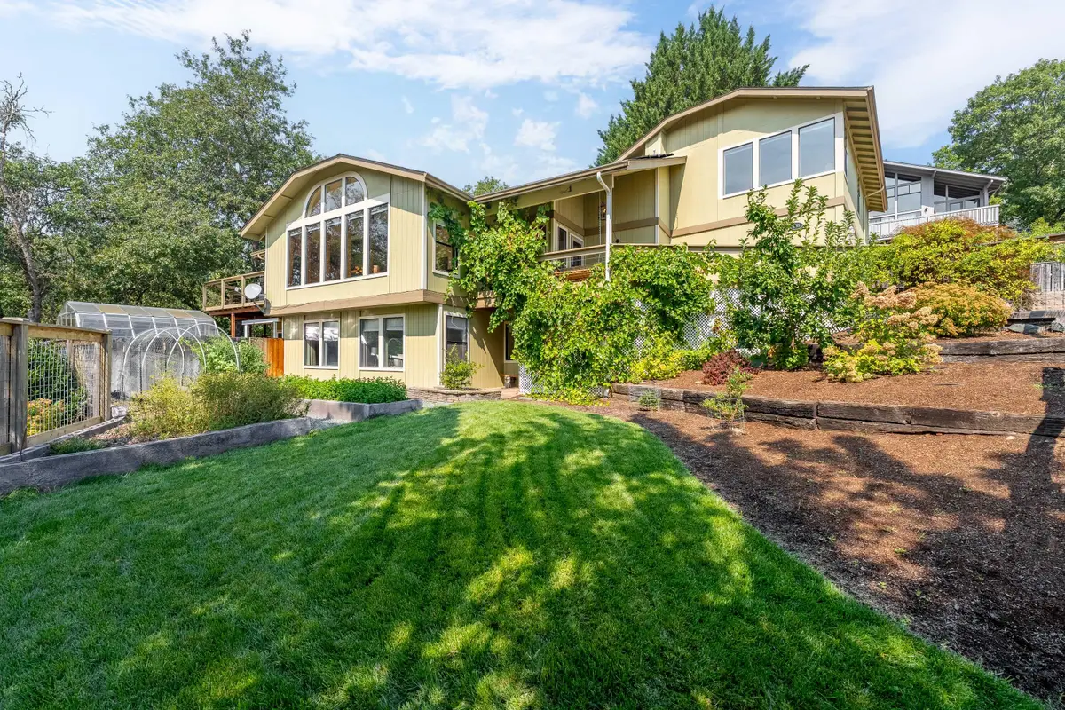 1748 NW Crescent Drive, Grants Pass, OR 97526 - #1