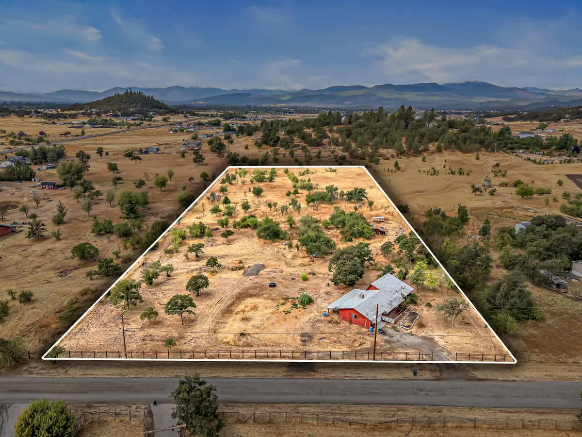 175 Wedgewood, Eagle Point, OR 97524 - Image #1