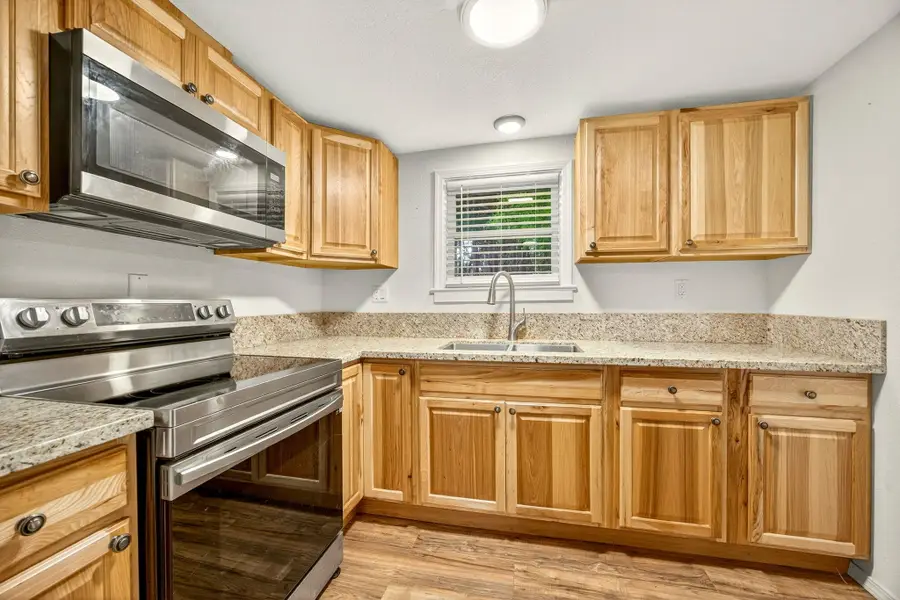 367 Madrona, Cave Junction, OR 97523 - Image #3