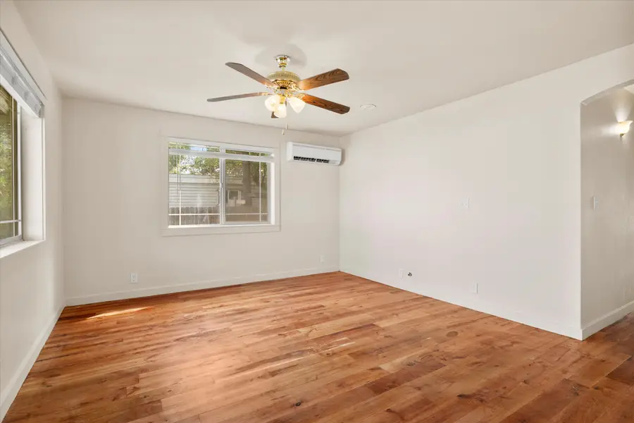 528 SE Cascade, Redmond, OR 97756 - Image #2