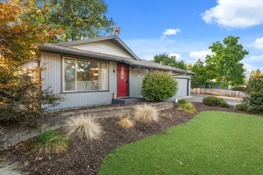 2587 Hawaiian, Medford, OR 97504 - Image #2