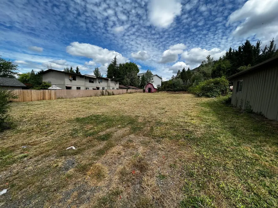 2060 NE Fairview, Grants Pass, OR 97526 - Image #3