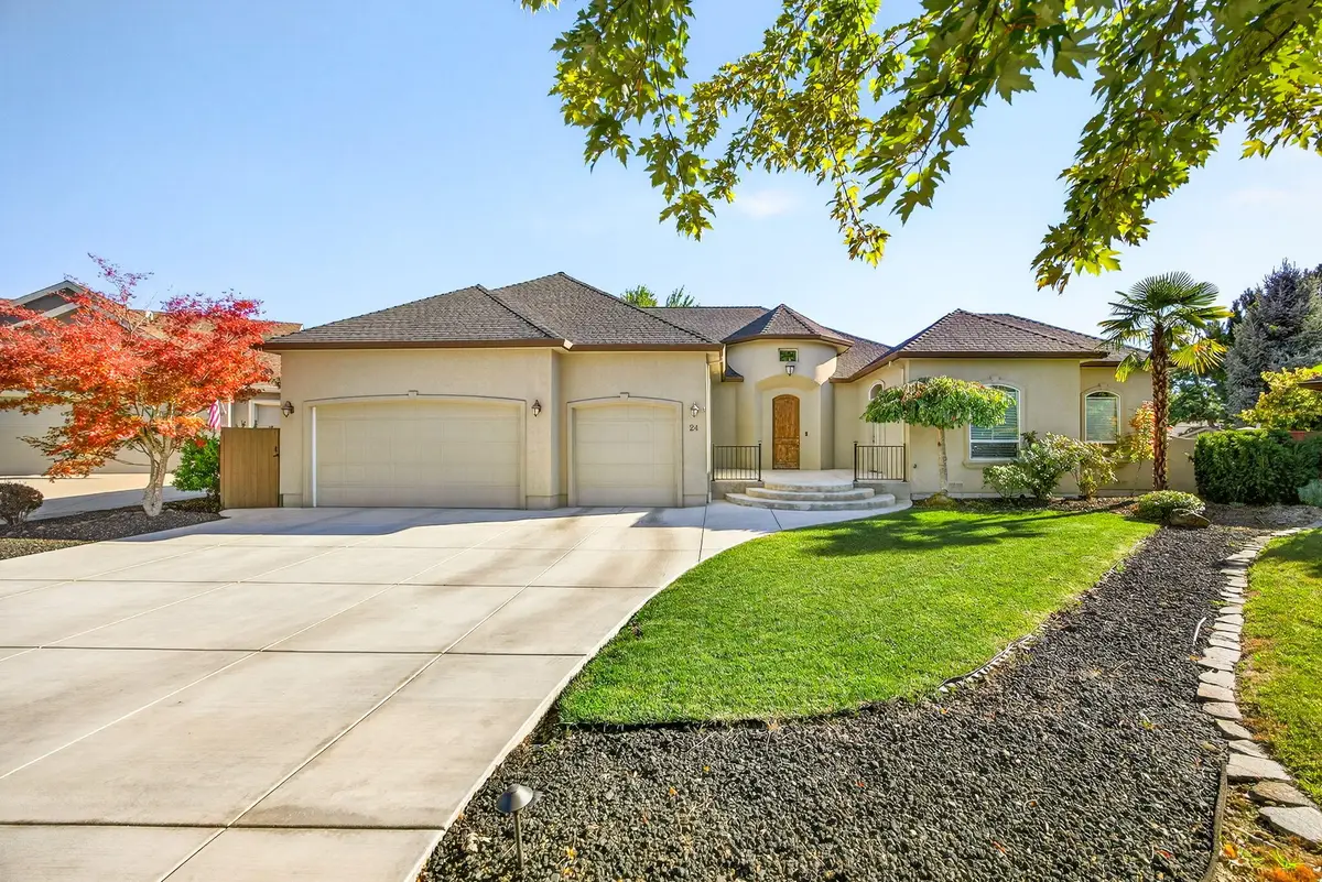 24 Blackstone, Eagle Point, OR 97524 - Image #1