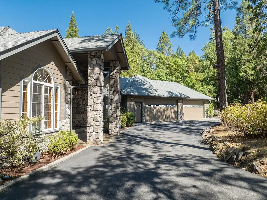 2550 Granite Hill, Grants Pass, OR 97526 - Image #3