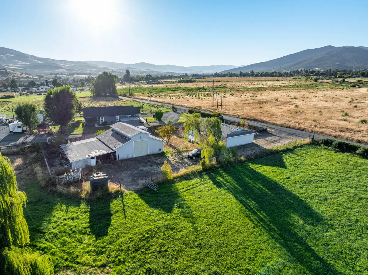 230 Hartley, Phoenix, OR 97535 - Image #1