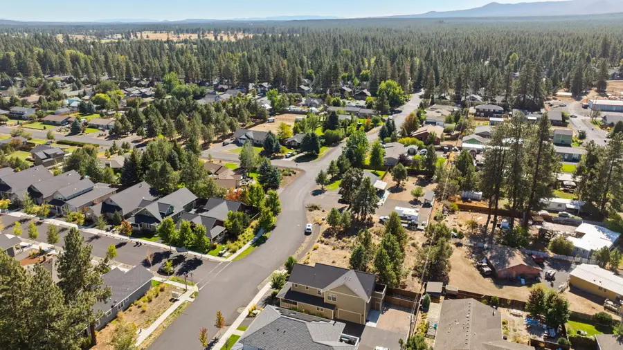 325 N Cowboy, Sisters, OR 97759 - Image #2