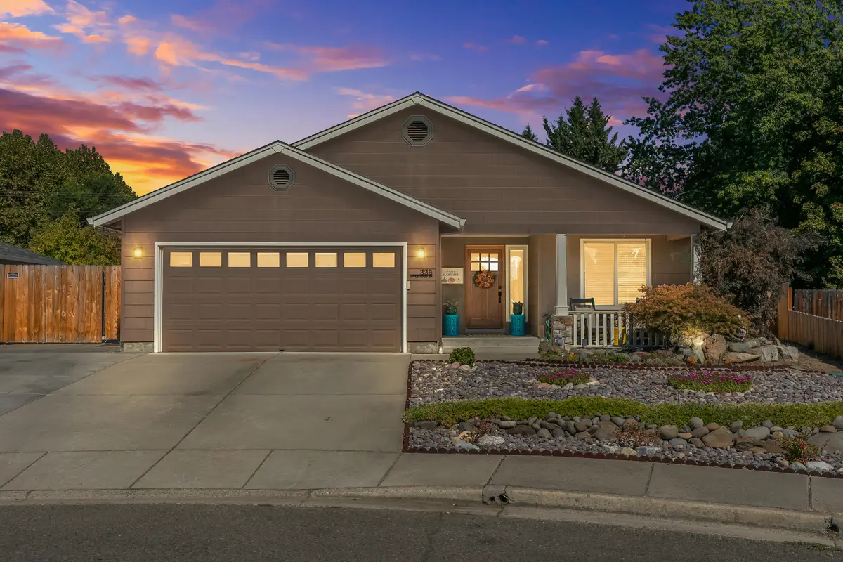 335 Applewood, Central Point, OR 97502 - Image #1