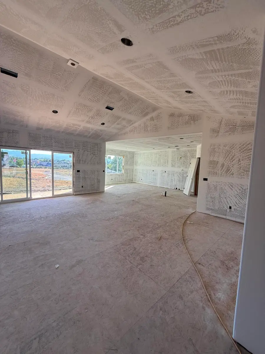 3362 Viewpoint, Medford, OR 97504 - Image #2