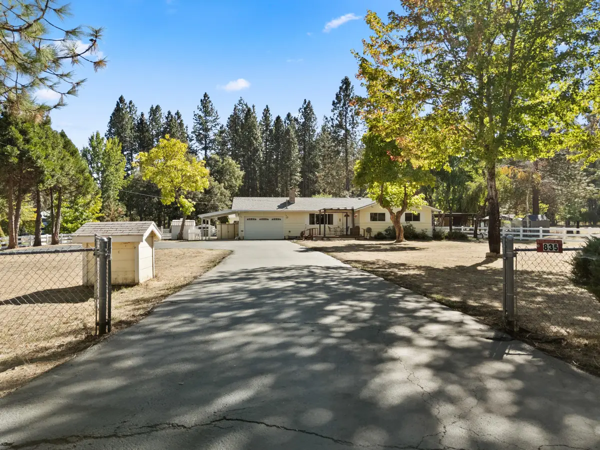835 Minthorne, Rogue River, OR 97537 - Image #1