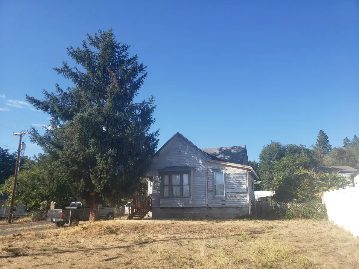 1308 NW F, Grants Pass, OR 97526 - Image #1