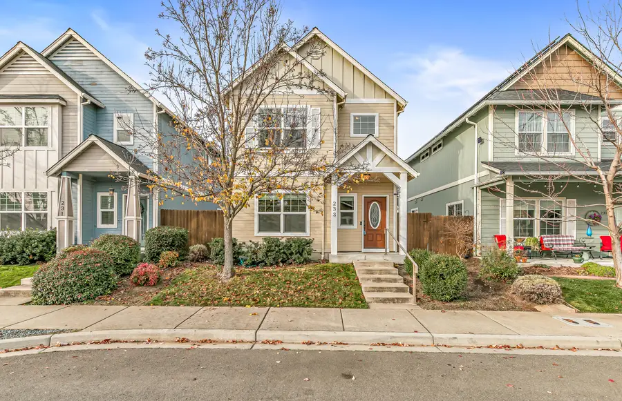 233 Wintersage Circle, Talent, OR 97540 - Image #3