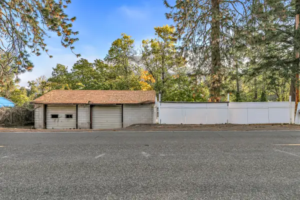 5142 Rogue River, Gold Hill, OR 97525