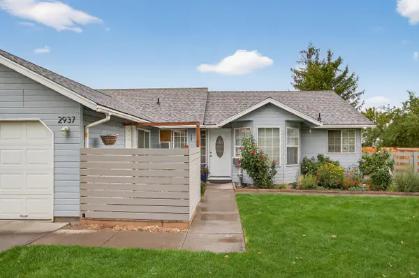 2937 SW Salmon, Redmond, OR 97756