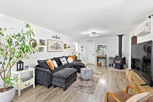 2951 Rogue River, Gold Hill, OR 97525