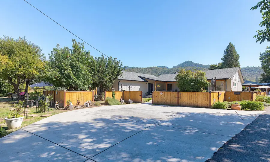 2951 Rogue River Highway, Gold Hill, OR 97525 - Image #3