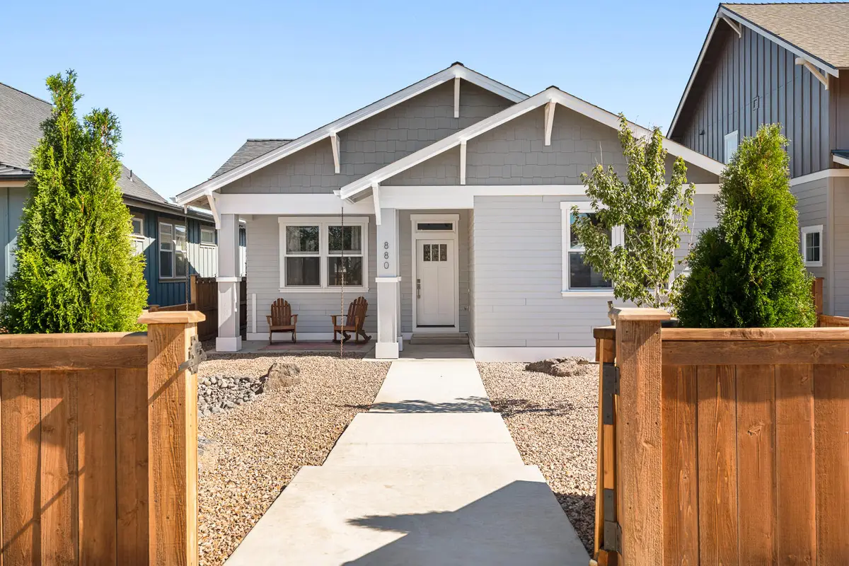 880 NW 19th Street, Redmond, OR 97756 - #1