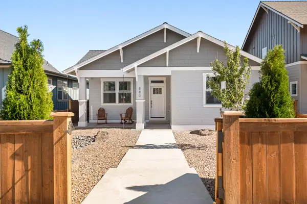 880 NW 19th Street, Redmond, OR 97756