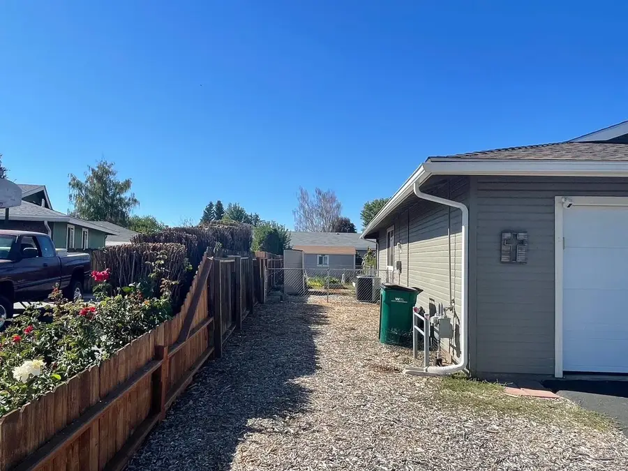 5452 Glenwood, Klamath Falls, OR 97603 - Image #2